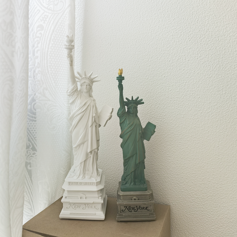 Statue of Liberty Model Desk A - Travel Accessories New York ulasan dan harga
