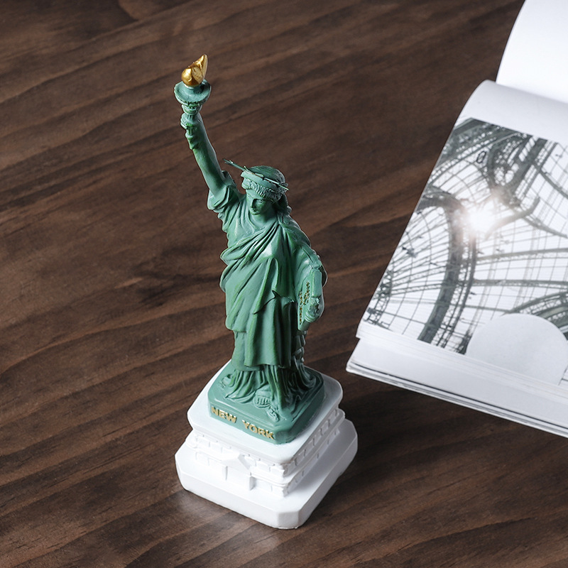 Statue of Liberty Model Office - Travel Accessories New York ulasan dan harga