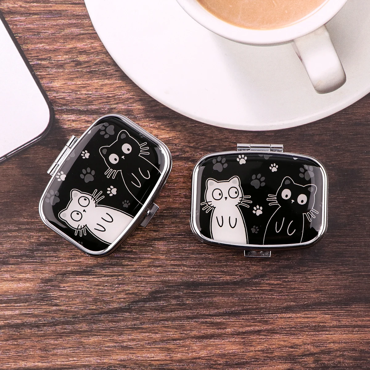 Cartoon Black And White Cat Tr - Travel Accessories In Bulk ulasan dan harga